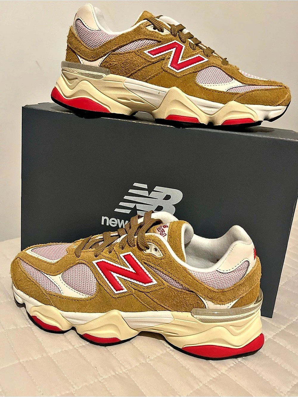 New Balance 9060 Sneakers Beige & Pink kids US 6 or women’s size 7.5